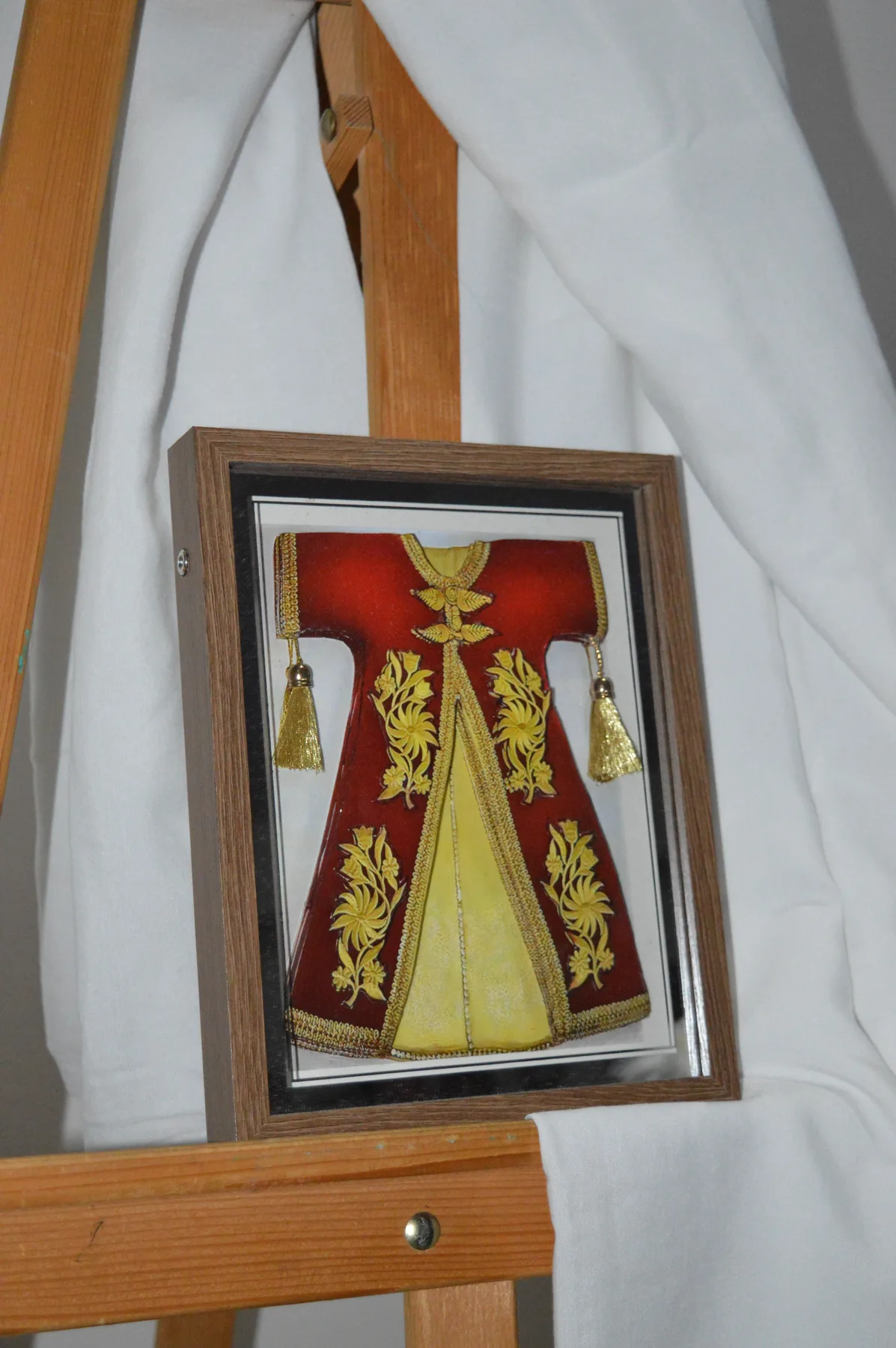 Red and gold paper relief tableau