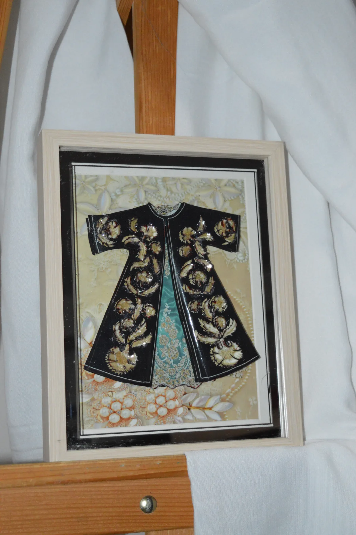 Black traditional paper relief tableau